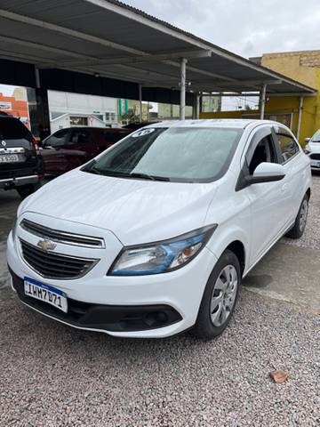//www.autoline.com.br/carro/chevrolet/onix-14-effect-8v-flex-4p-manual/2015/rio-grande-rs/24706690