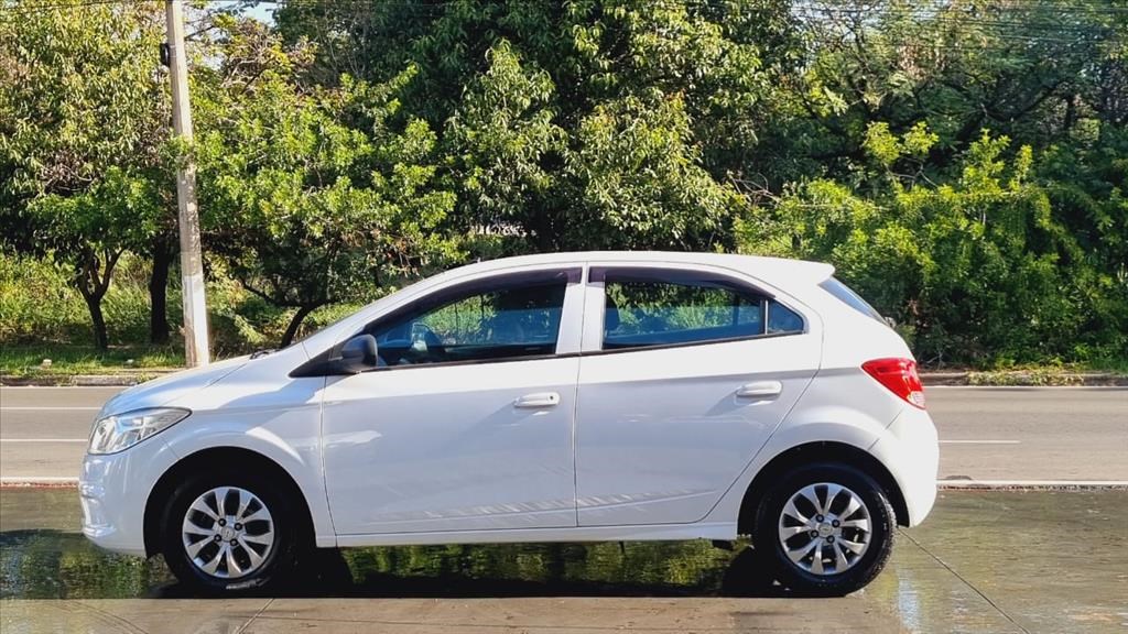 //www.autoline.com.br/carro/chevrolet/onix-10-lt-8v-flex-4p-manual/2016/campinas-sp/24774054