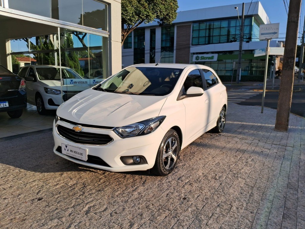 //www.autoline.com.br/carro/chevrolet/onix-14-ltz-8v-flex-4p-manual/2017/umuarama-pr/24818800