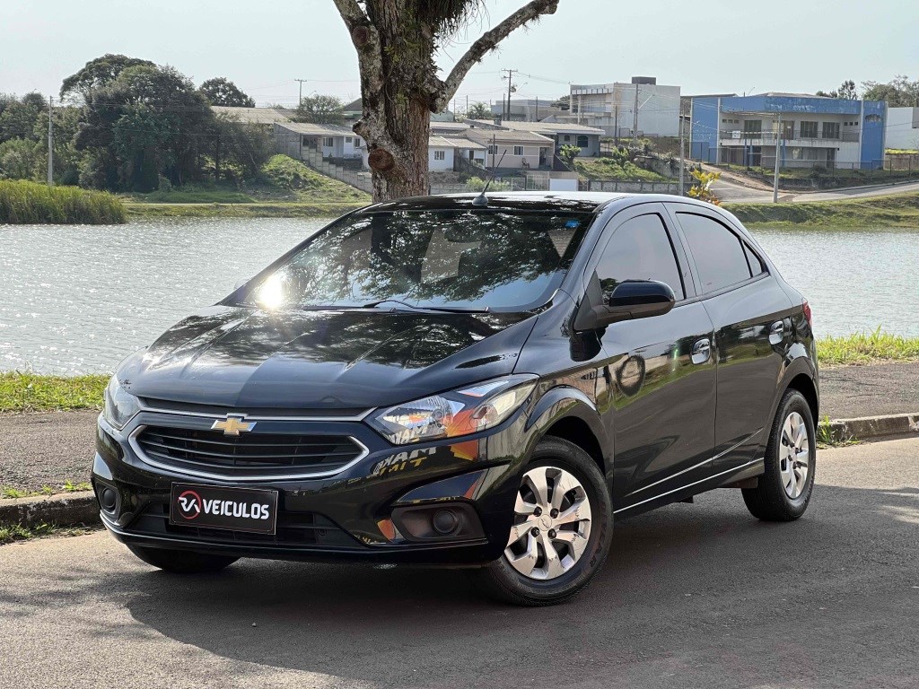 //www.autoline.com.br/carro/chevrolet/onix-10-lt-8v-flex-4p-manual/2018/guarapuava-pr/24838682