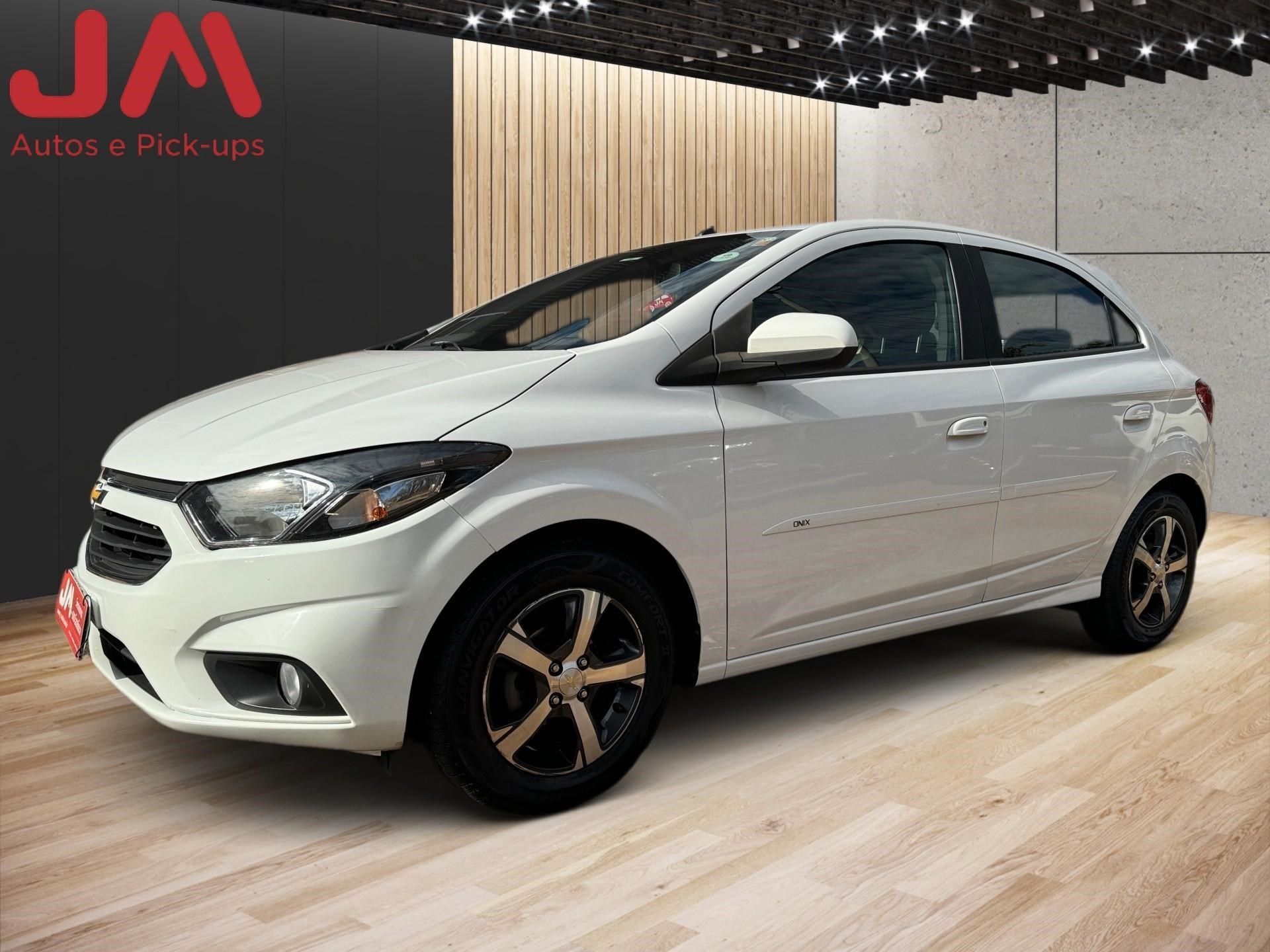 //www.autoline.com.br/carro/chevrolet/onix-14-ltz-8v-flex-4p-manual/2017/monte-alto-sp/24939619