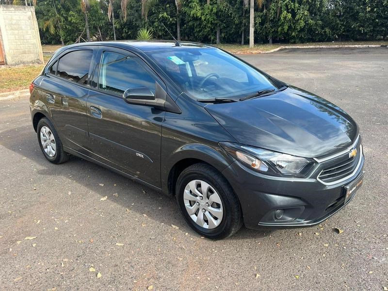 //www.autoline.com.br/carro/chevrolet/onix-10-lt-8v-flex-4p-manual/2018/brasilia-df/24965458