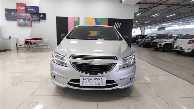 //www.autoline.com.br/carro/chevrolet/onix-10-lt-8v-flex-4p-manual/2015/sao-paulo-sp/24970497