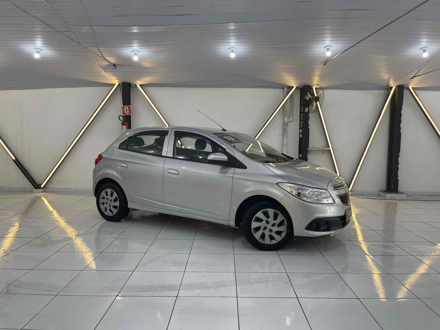 //www.autoline.com.br/carro/chevrolet/onix-10-lt-8v-flex-4p-manual/2013/santos-sp/25017457