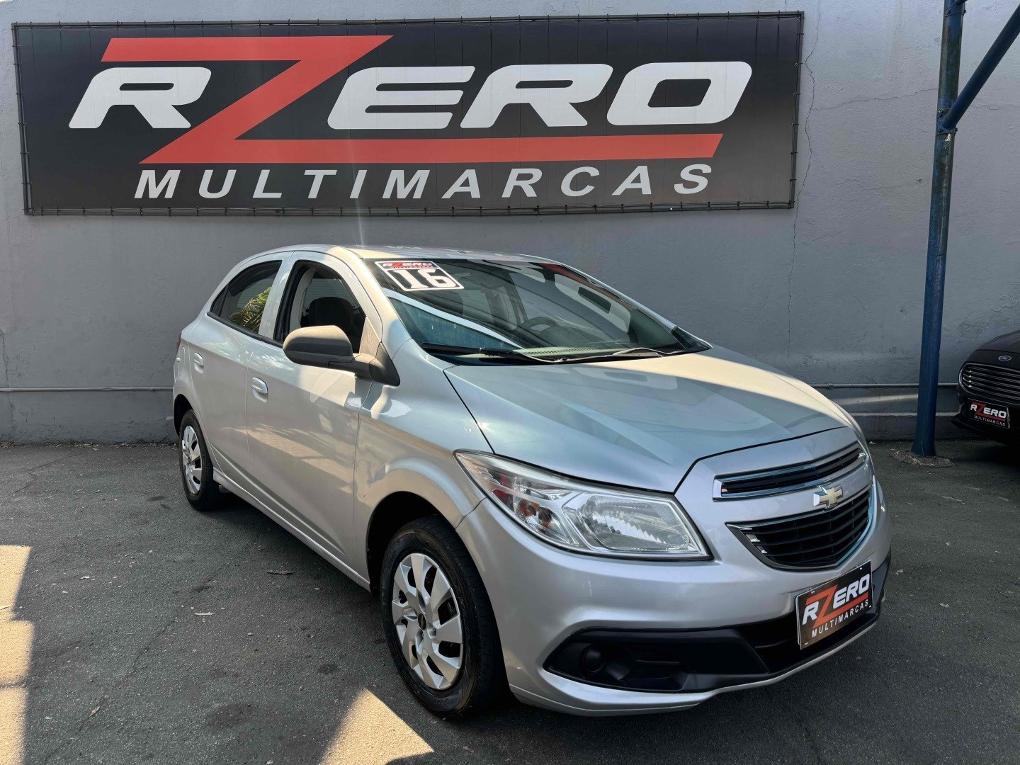 //www.autoline.com.br/carro/chevrolet/onix-10-lt-8v-flex-4p-manual/2016/sao-paulo-sp/25027106