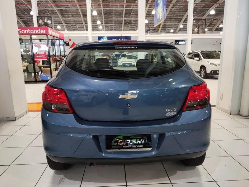 //www.autoline.com.br/carro/chevrolet/onix-10-selecao-8v-flex-4p-manual/2015/curitiba-pr/25031389