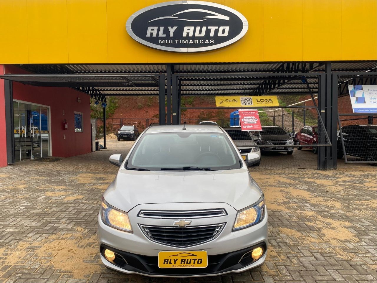 //www.autoline.com.br/carro/chevrolet/prisma-14-ltz-8v-flex-4p-automatico/2015/chapeco-sc/24918500