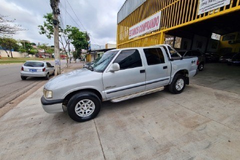 //www.autoline.com.br/carro/chevrolet/s-10-28-dlx-cd-tb-8v-diesel-4p-4x4-turbo-manual/2000/contagem-mg/22486147