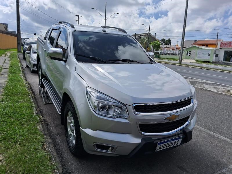 //www.autoline.com.br/carro/chevrolet/s-10-28-cd-ltz-16v-diesel-4p-4x4-turbo-automatico/2015/araucaria-pr/23487056