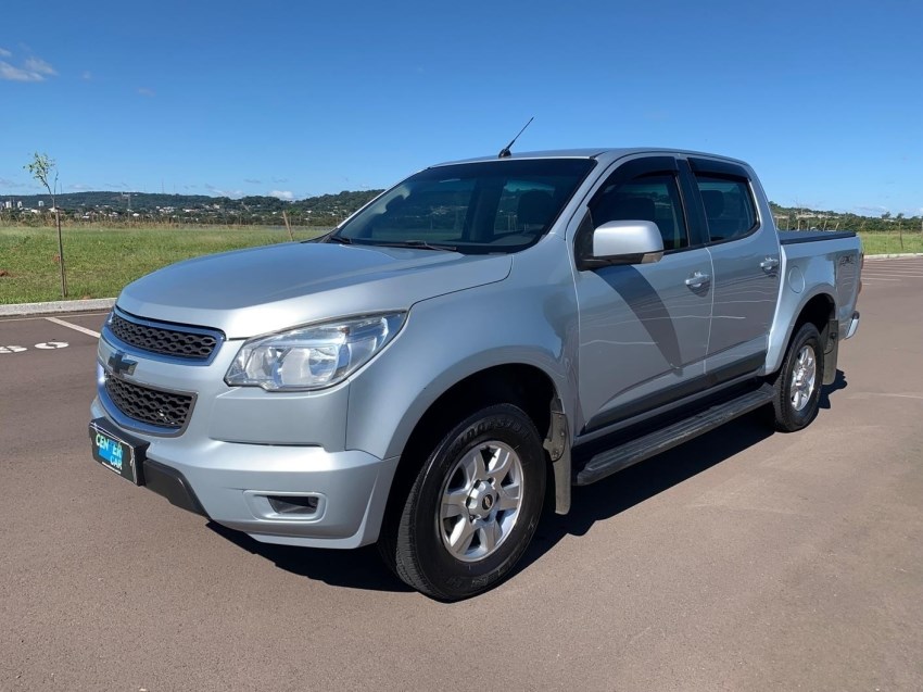 //www.autoline.com.br/carro/chevrolet/s-10-28-lt-cd-16v-diesel-4p-4x4-turbo-manual/2013/santa-cruz-do-sul-rs/23626114