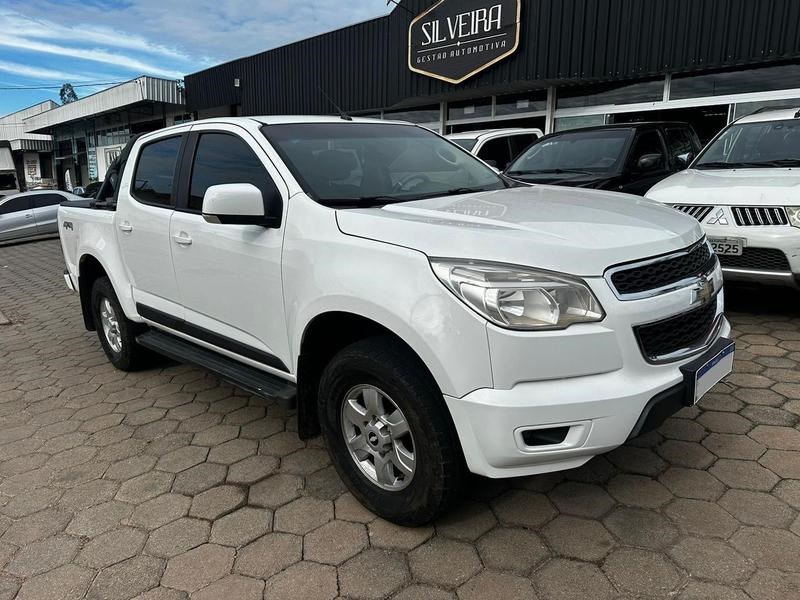 //www.autoline.com.br/carro/chevrolet/s-10-28-cd-lt-16v-diesel-4p-4x4-turbo-automatico/2014/conceicao-dos-ouros-mg/23739868