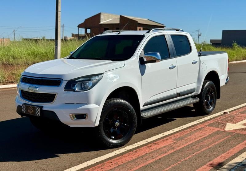 //www.autoline.com.br/carro/chevrolet/s-10-24-ltz-cd-8v-flex-4p-manual/2013/jatai-go/23753921