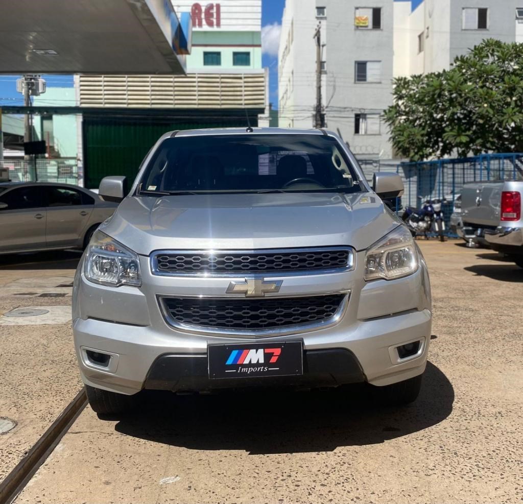 //www.autoline.com.br/carro/chevrolet/s-10-28-lt-cd-16v-diesel-4p-4x4-turbo-manual/2014/uberlandia-mg/23822957