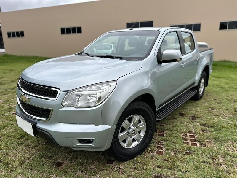 //www.autoline.com.br/carro/chevrolet/s-10-28-lt-cd-16v-diesel-4p-4x4-turbo-automatico/2013/jatai-go/23860562