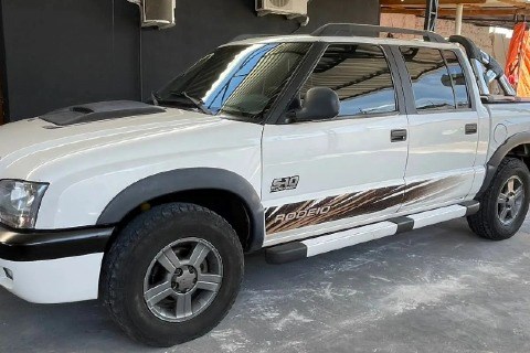 //www.autoline.com.br/carro/chevrolet/s-10-24-rodeio-cd-8v-flex-4p-manual/2011/sinop-mt/23890067