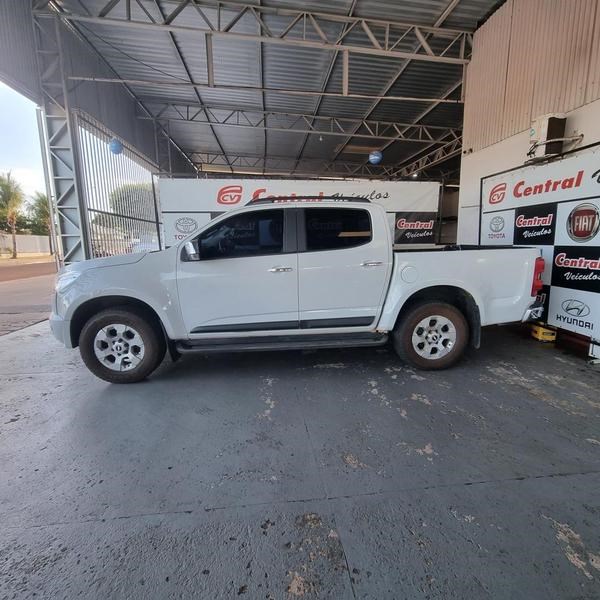 //www.autoline.com.br/carro/chevrolet/s-10-28-cd-ltz-16v-diesel-4p-turbo-automatico/2015/agua-boa-mt/23947454