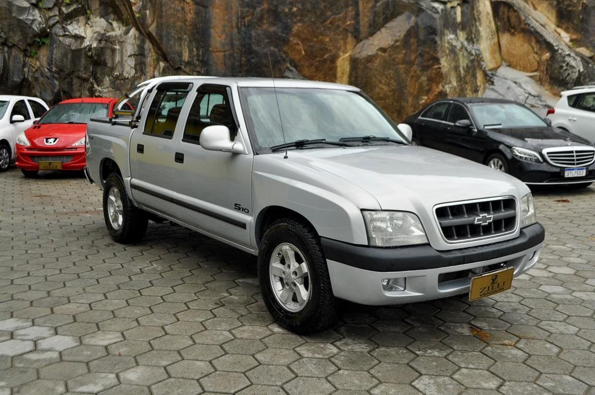 //www.autoline.com.br/carro/chevrolet/s-10-28-dlx-cd-tb-12v-diesel-4p-4x4-turbo-manual/2003/florianopolis-sc/24012438