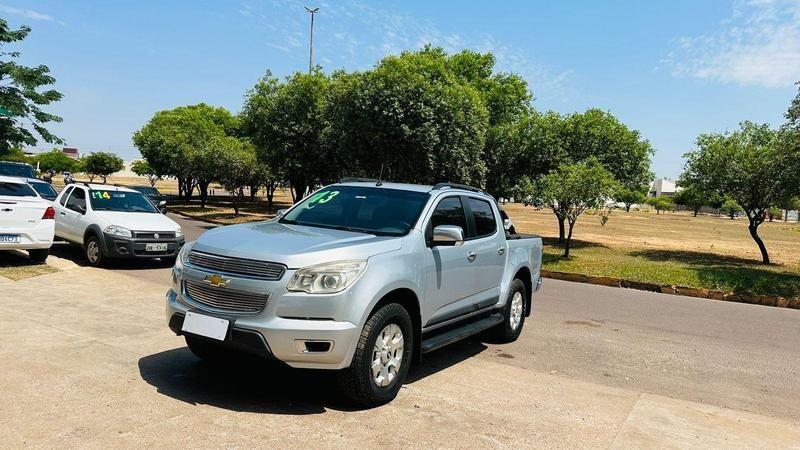 //www.autoline.com.br/carro/chevrolet/s-10-24-ltz-cd-8v-flex-4p-manual/2013/sinop-mt/24125701
