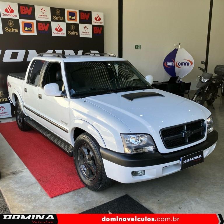 //www.autoline.com.br/carro/chevrolet/s-10-28-tornado-cd-12v-diesel-4p-4x4-turbo-manual/2006/uberlandia-mg/24279358