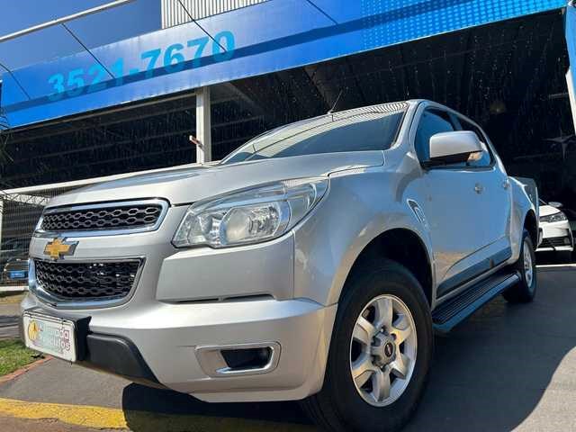//www.autoline.com.br/carro/chevrolet/s-10-28-cd-lt-16v-diesel-4p-4x4-turbo-automatico/2015/tres-lagoas-ms/24393186
