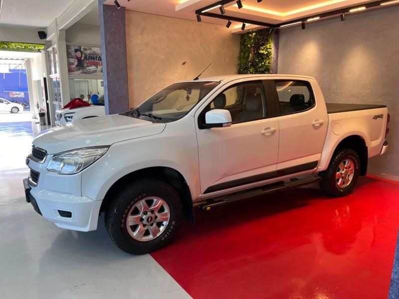 //www.autoline.com.br/carro/chevrolet/s-10-24-lt-cd-8v-flex-4p-manual/2014/campo-verde-mt/24413261
