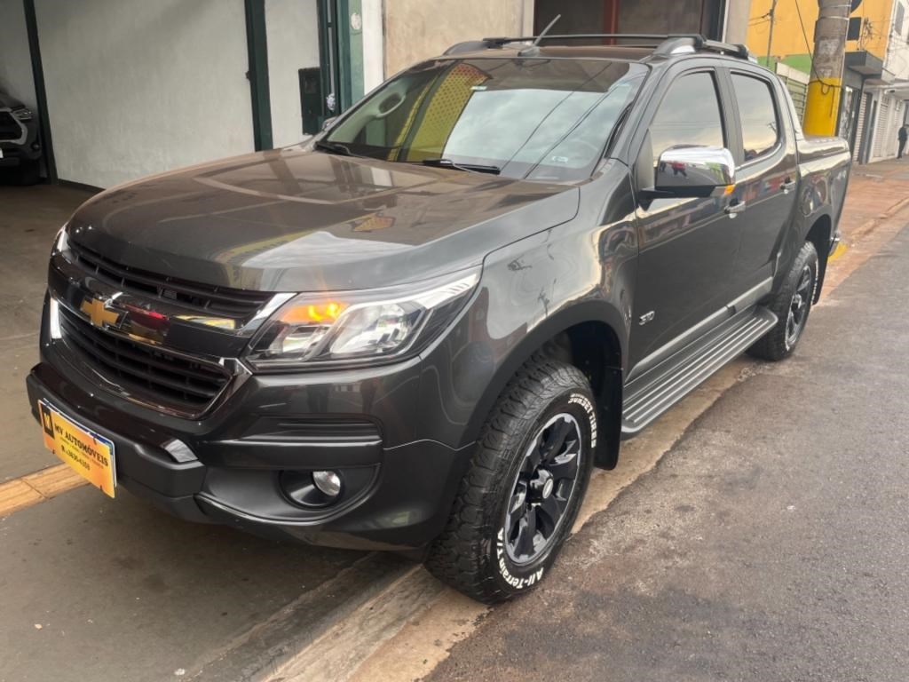 //www.autoline.com.br/carro/chevrolet/s-10-28-cd-high-country-16v-diesel-4p-4x4-turbo-au/2018/ribeirao-preto-sp/24460174