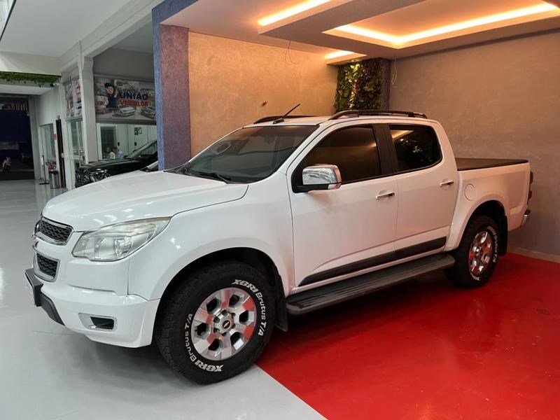 //www.autoline.com.br/carro/chevrolet/s-10-28-cd-ltz-16v-diesel-4p-turbo-automatico/2014/campo-verde-mt/24476090