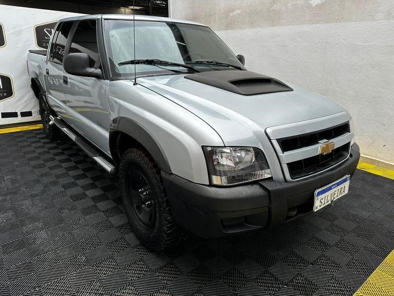 //www.autoline.com.br/carro/chevrolet/s-10-28-colina-cs-12v-diesel-2p-4x4-turbo-manual/2011/conceicao-dos-ouros-mg/24480086