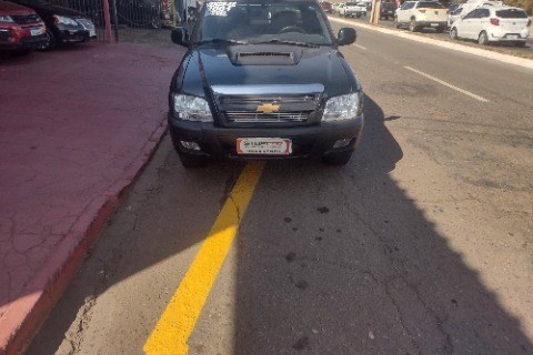//www.autoline.com.br/carro/chevrolet/s-10-28-std-cd-tb-8v-diesel-4p-4x4-turbo-manual/2001/goiania-go/24586265