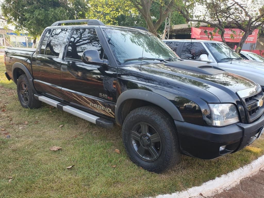 //www.autoline.com.br/carro/chevrolet/s-10-28-rodeio-cd-12v-diesel-4p-4x4-turbo-manual/2011/uberaba-mg/24597924