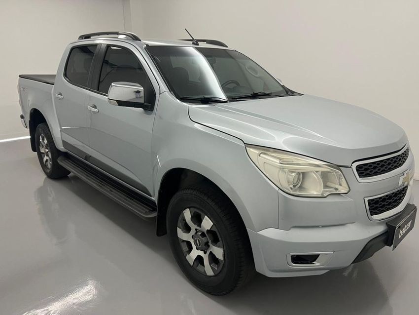 //www.autoline.com.br/carro/chevrolet/s-10-24-ltz-cd-8v-flex-4p-manual/2013/brasilia-df/24685381
