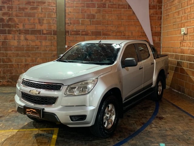 //www.autoline.com.br/carro/chevrolet/s-10-28-ls-cd-16v-diesel-4p-4x4-turbo-manual/2014/sorocaba-sp/24864261