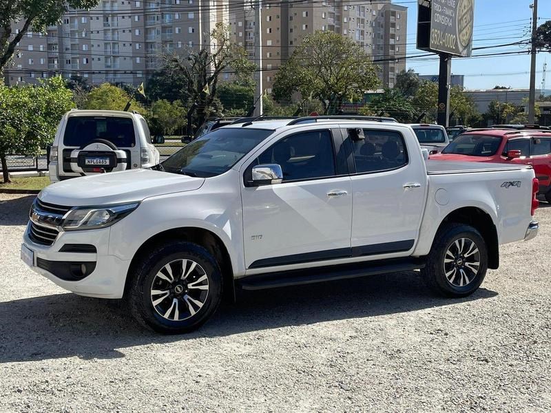 //www.autoline.com.br/carro/chevrolet/s-10-28-ltz-cd-16v-diesel-4p-4x4-turbo-automatico/2020/curitiba-pr/24884880