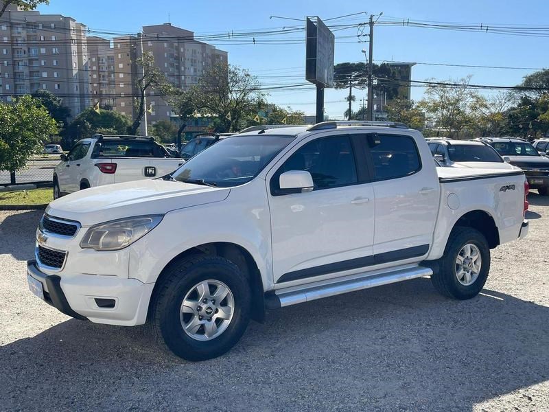 //www.autoline.com.br/carro/chevrolet/s-10-28-cd-lt-16v-diesel-4p-4x4-turbo-automatico/2014/curitiba-pr/24884888