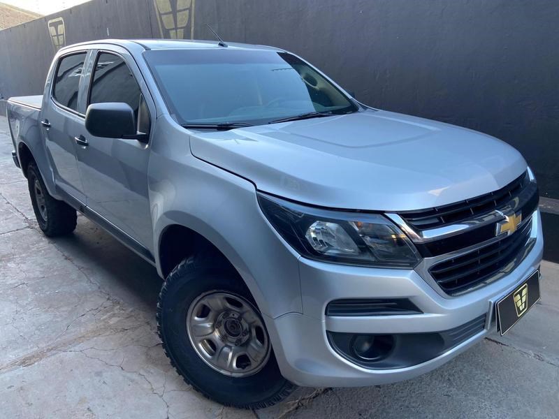 //www.autoline.com.br/carro/chevrolet/s-10-28-cd-ls-16v-diesel-4p-4x4-turbo-manual/2017/campo-grande-ms/24902779