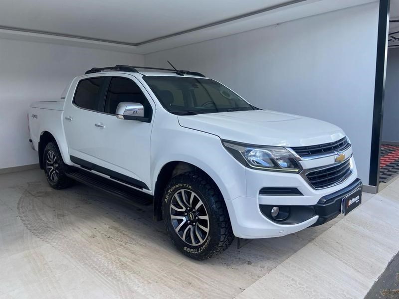 //www.autoline.com.br/carro/chevrolet/s-10-28-cd-high-country-16v-diesel-4p-4x4-turbo-au/2017/brasilia-df/24908463