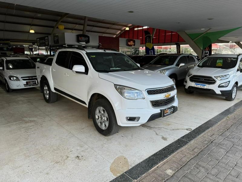 //www.autoline.com.br/carro/chevrolet/s-10-28-cd-lt-16v-diesel-4p-turbo-manual/2015/aparecida-de-goiania-go/24935032