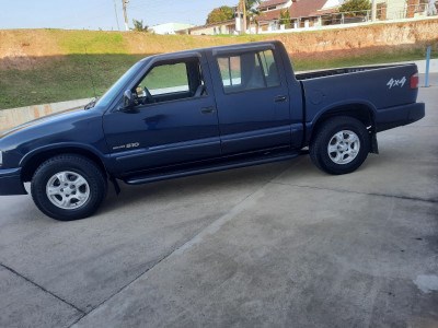 //www.autoline.com.br/carro/chevrolet/s-10-25-de-luxe-cabdupla-4x4-turbo-100cv-4p-diesel/2000/santa-cruz-do-sul-rs/24947933