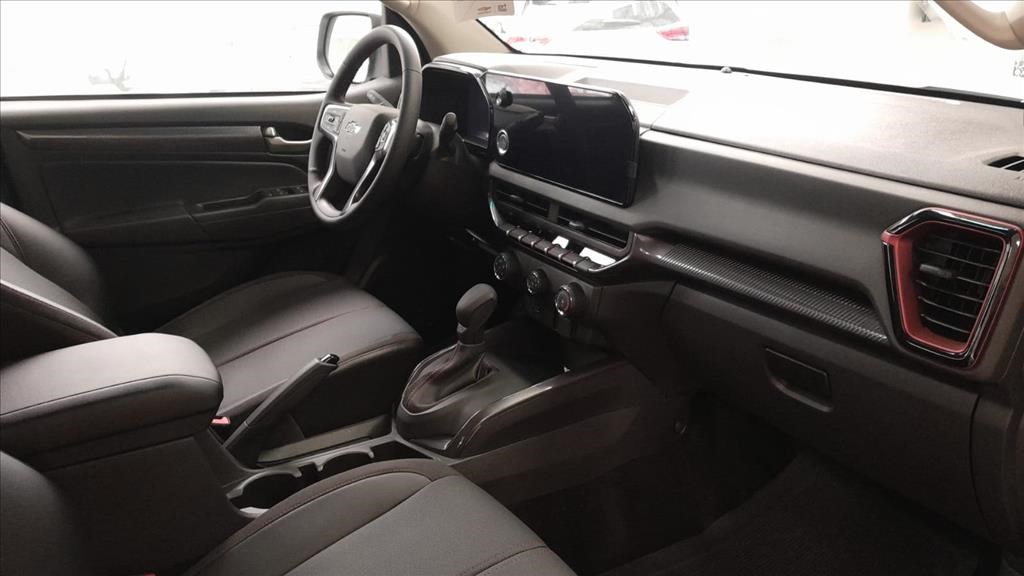 //www.autoline.com.br/carro/chevrolet/s-10-28-z71-cd-diesel-4p-4x4-turbo-automatico/2025/curitiba-pr/24949144
