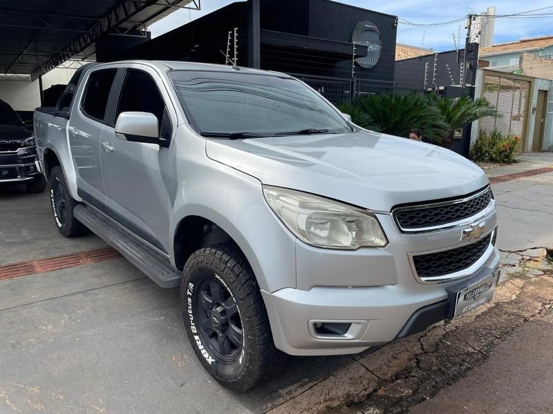 //www.autoline.com.br/carro/chevrolet/s-10-28-lt-cd-16v-diesel-4p-4x4-turbo-manual/2014/campo-grande-ms/24972480
