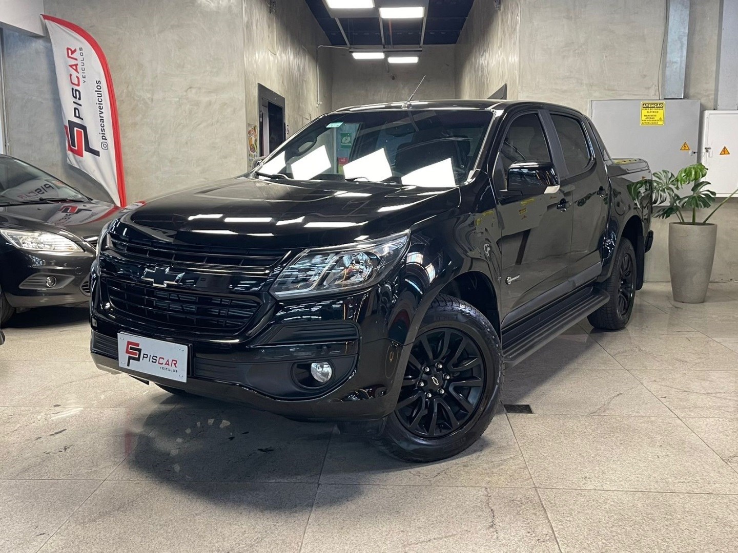 //www.autoline.com.br/carro/chevrolet/s-10-28-cd-midnight-16v-diesel-4p-4x4-turbo-automa/2019/belo-horizonte-mg/24975593