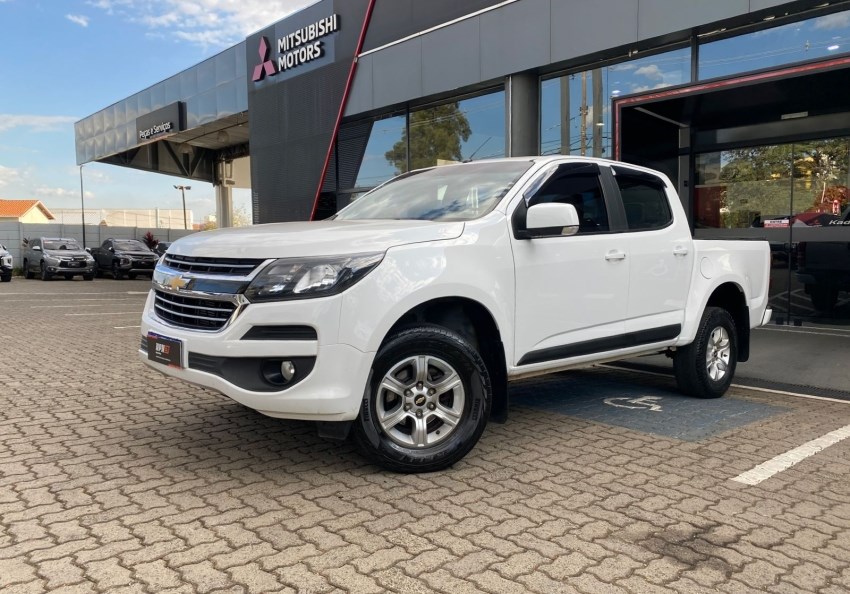 //www.autoline.com.br/carro/chevrolet/s-10-28-cd-lt-16v-diesel-4p-4x4-turbo-automatico/2017/campinas-sp/25007057