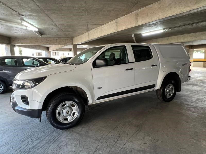 //www.autoline.com.br/carro/chevrolet/s-10-28-ls-cd-16v-diesel-4p-4x4-turbo-manual/2021/belo-horizonte-mg/25011145