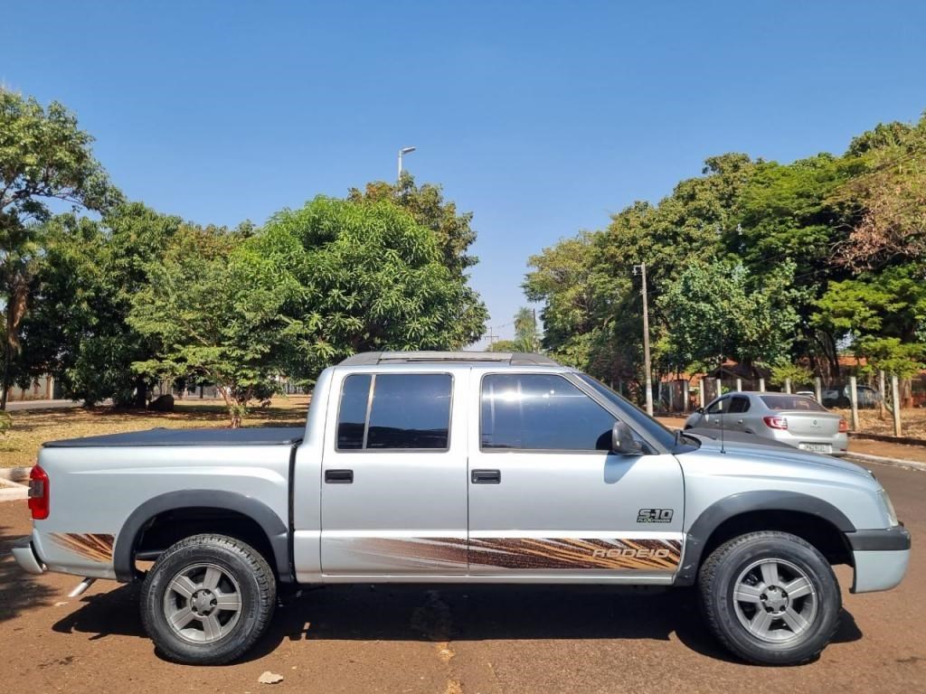 //www.autoline.com.br/carro/chevrolet/s-10-24-rodeio-cd-8v-flex-4p-manual/2011/ituiutaba-mg/25013134