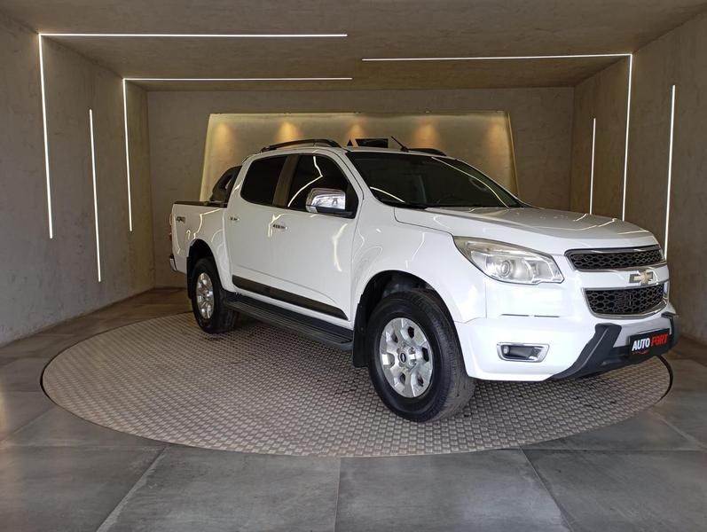 //www.autoline.com.br/carro/chevrolet/s-10-28-ltz-cd-16v-diesel-4p-4x4-turbo-automatico/2013/brasilia-df/25014395