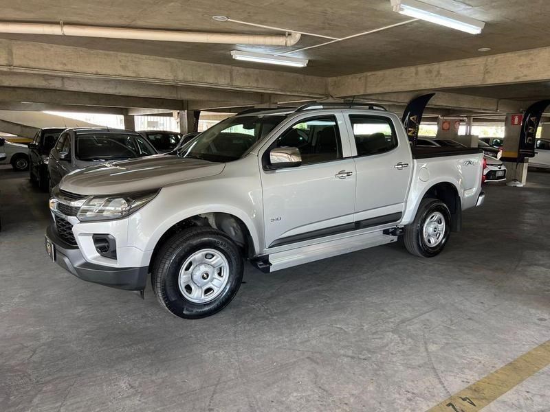 //www.autoline.com.br/carro/chevrolet/s-10-28-ls-cd-16v-diesel-4p-4x4-turbo-manual/2022/belo-horizonte-mg/25023672