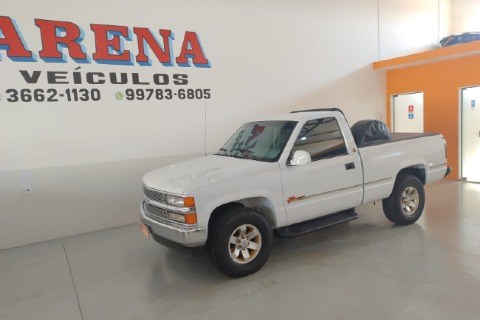 //www.autoline.com.br/carro/chevrolet/silverado-42-conquest-hd-12v-diesel-2p-turbo-manual/2000/bariri-sp/24229825