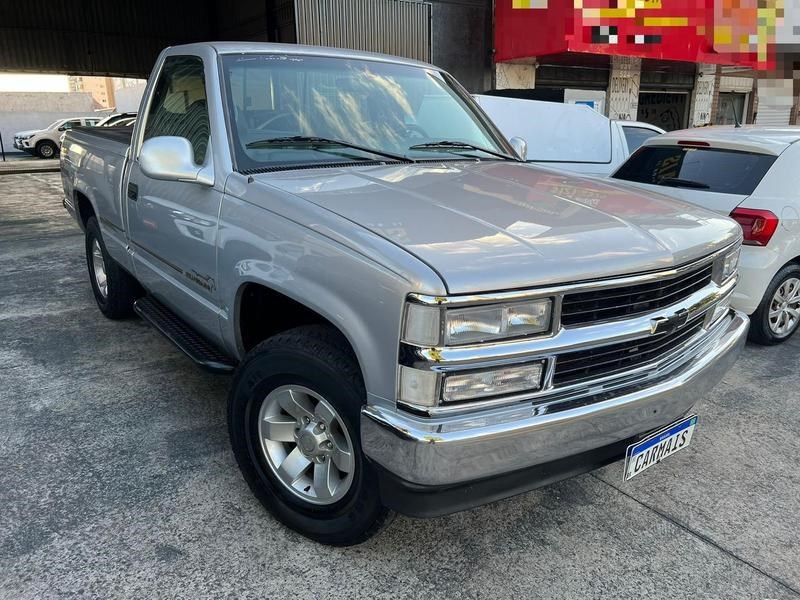 //www.autoline.com.br/carro/chevrolet/silverado-42-d20-rodeio-12v-diesel-2p-turbo-manual/2001/goiania-go/24408360
