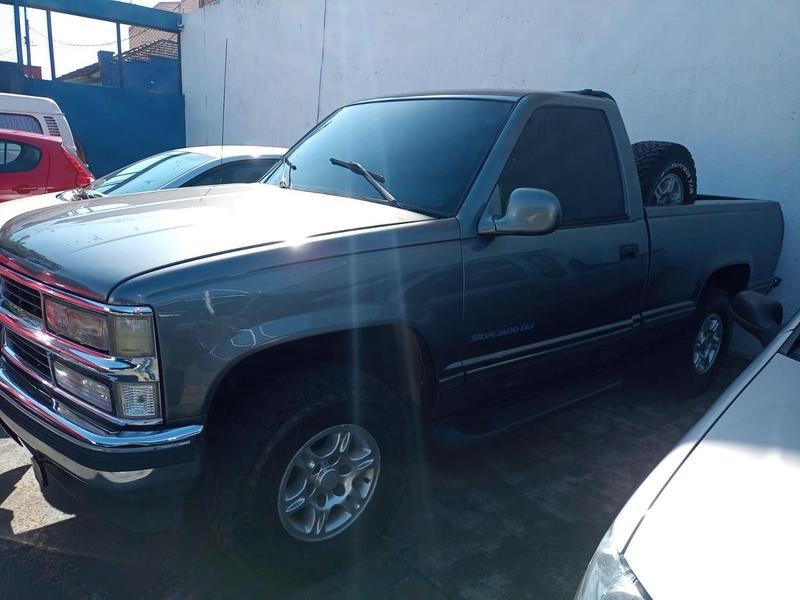 //www.autoline.com.br/carro/chevrolet/silverado-42-turbo-ic-cabsimp-168cv-2p-diesel-manual/1997/londrina-pr/24550650