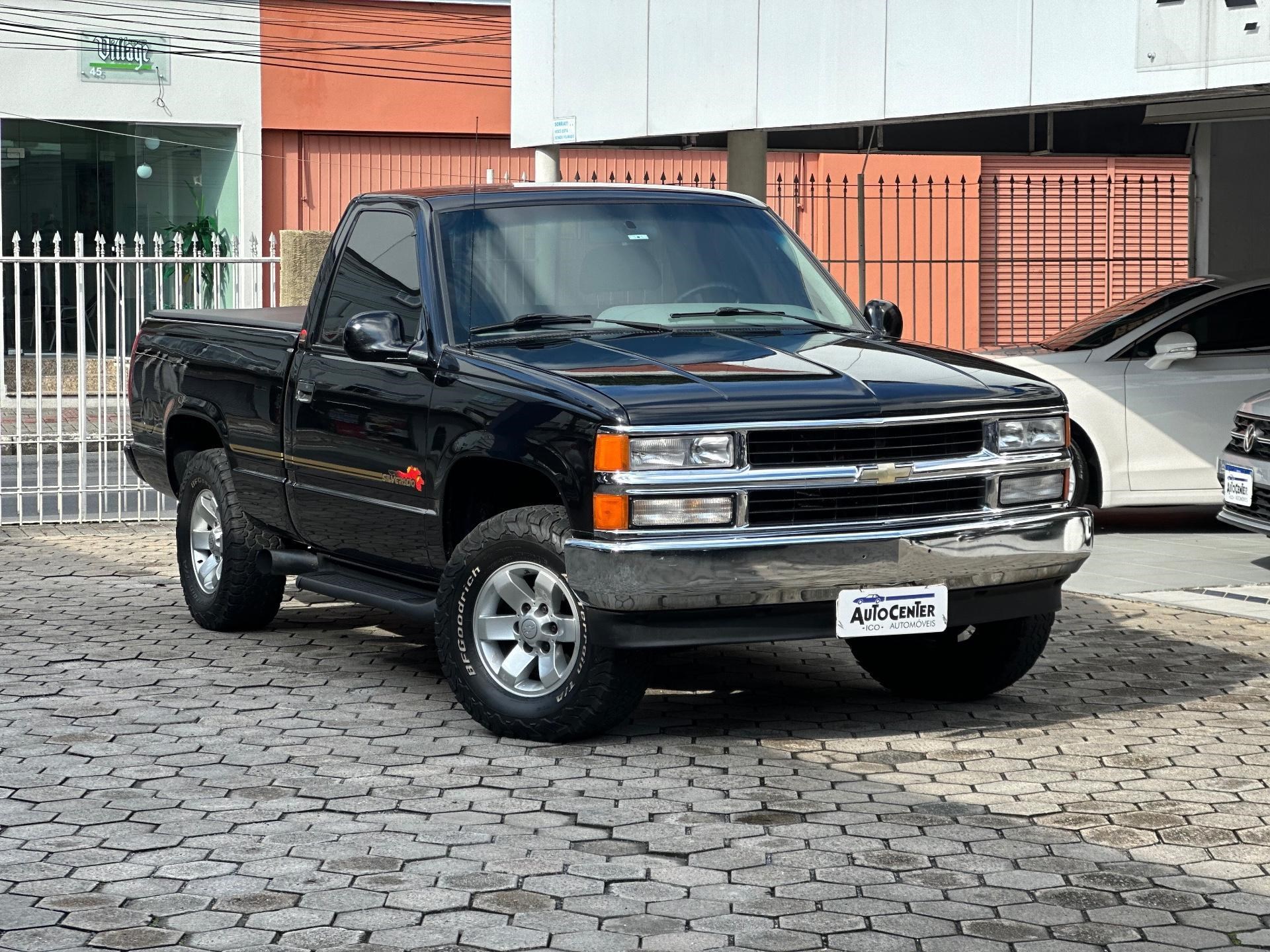 //www.autoline.com.br/carro/chevrolet/silverado-42-conquest-hd-12v-diesel-2p-turbo-manual/2000/blumenau-sc/24700005